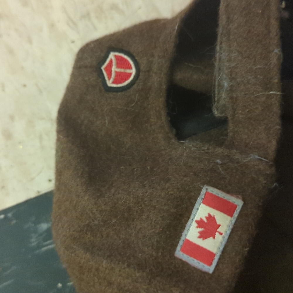 Canadian hat - Picture 2 of 2